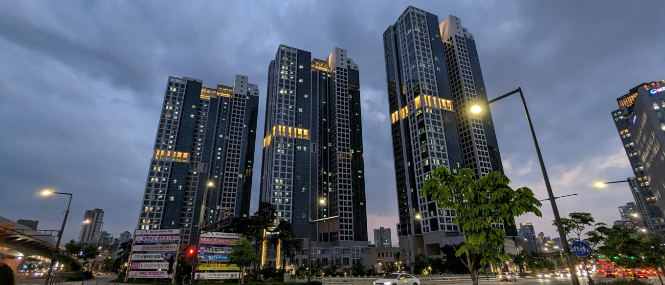 Hochhäuser gibt es viele in Sejong, dafür ist kein Baumälter als 20 Jahre alt.
