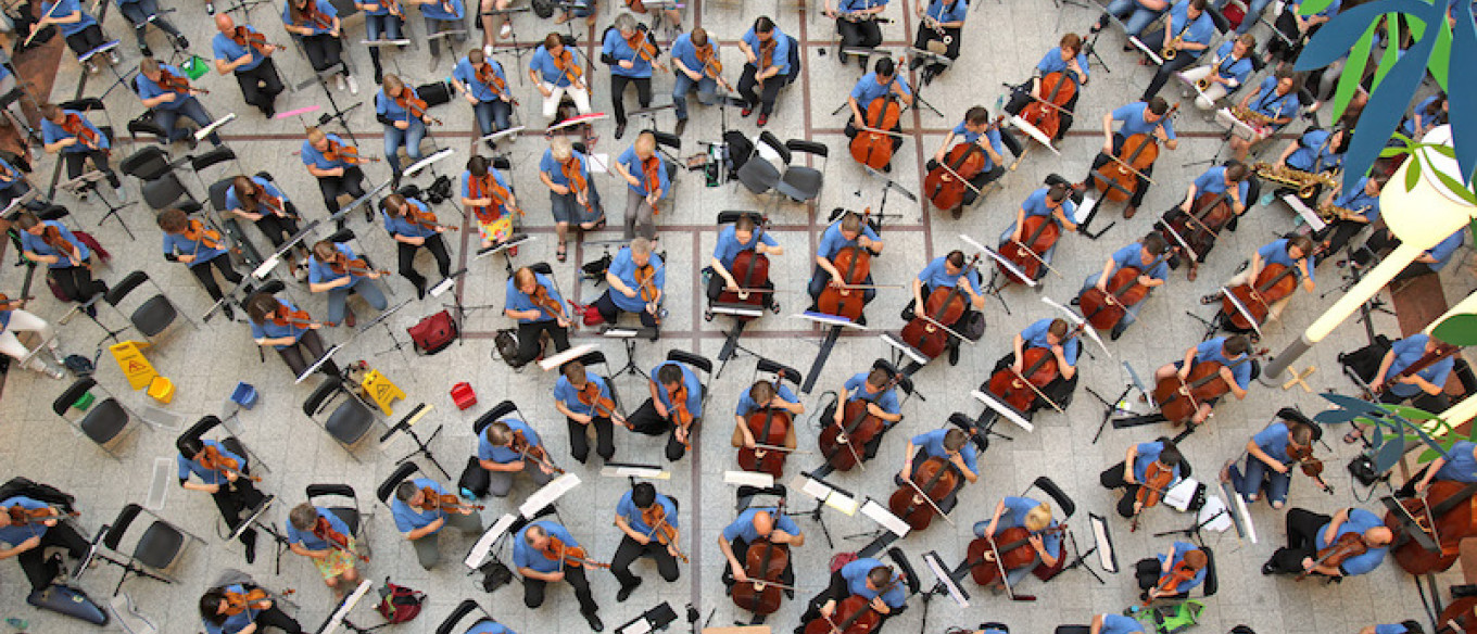 Symphonic Mob – „Ihr spielt die Musik“